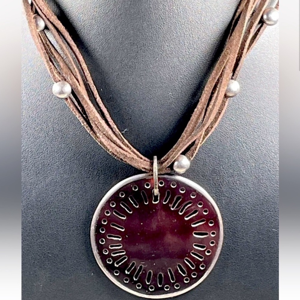 Silpada Vintage Sterling Silver 5
Stranded Beaded Leather Shell Necklace